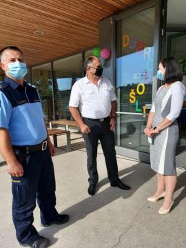župan ravnateljica policist 